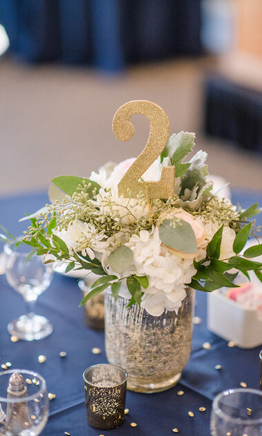 Table centrepiece with table marker